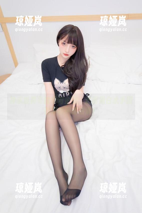 神乐坂真冬 神乐坂真冬的绝对企划:透明黑白水手服引发的图册热潮!