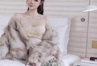 秀人网 – 周大萌婚纱套图：婚礼现场已准备好，来不来一点资源？