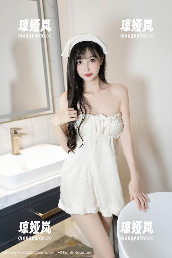 秀人网-大琪琪Emily 秀人网 - 户外写真里的大琪琪Emily:她的每一个姿势都在讲故事