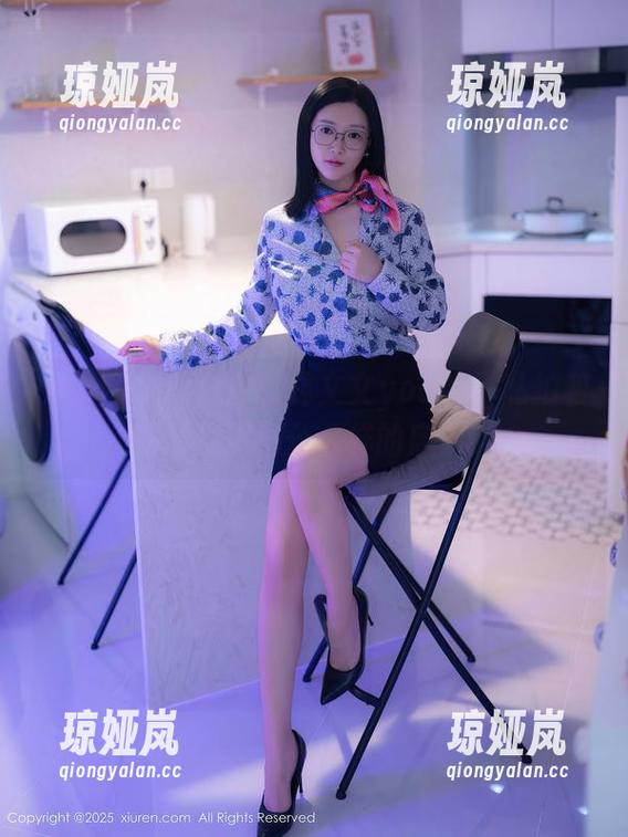 秀人网-林文文yooki 秀人网 - 黑白中的林文文yooki:私拍和资源交织出什么样的魔力?
