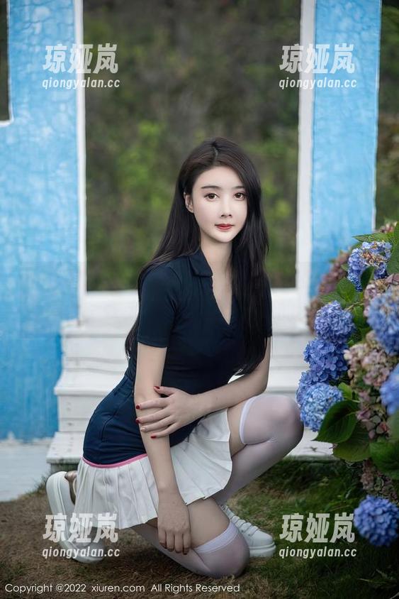 秀人网 - 灵魂画手附赠潘琳琳ber的美腿图片，快来感受一下这腿部的实例！