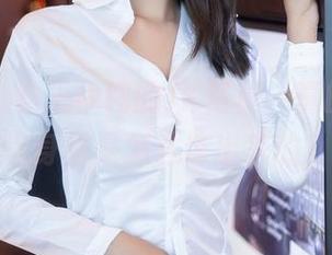 秀人网 – 看王伊纯的JK写真，真的想问：这身材是怎么练出来的？