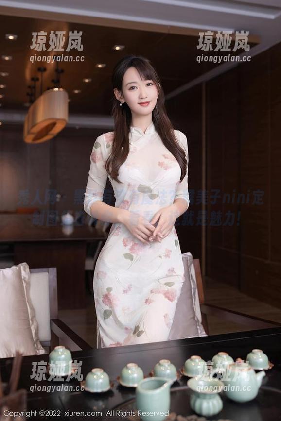 秀人网-糯美子nini 秀人网 - 黑丝有没有魔法?糯美子nini定制图集告诉你,看看,这就是魅力!