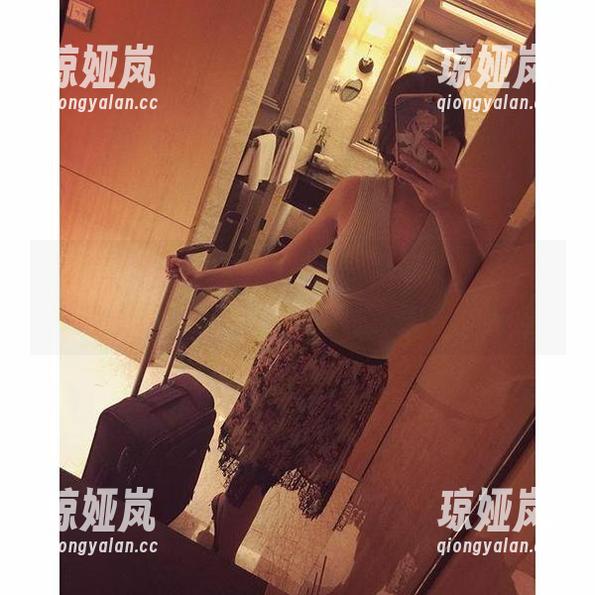 童小芯 微密圈 - 更新!童小芯在泳池里的日常,这波作品简直划算到爆!