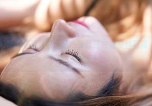 蜜桃社 – 如果你觉得生活乏味，看看结衣的灰丝写真，原图带你飞！