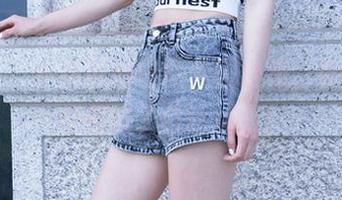 袜啵啵 – 小甜豆的白丝美图合集，感觉自己也变成了白丝达人！