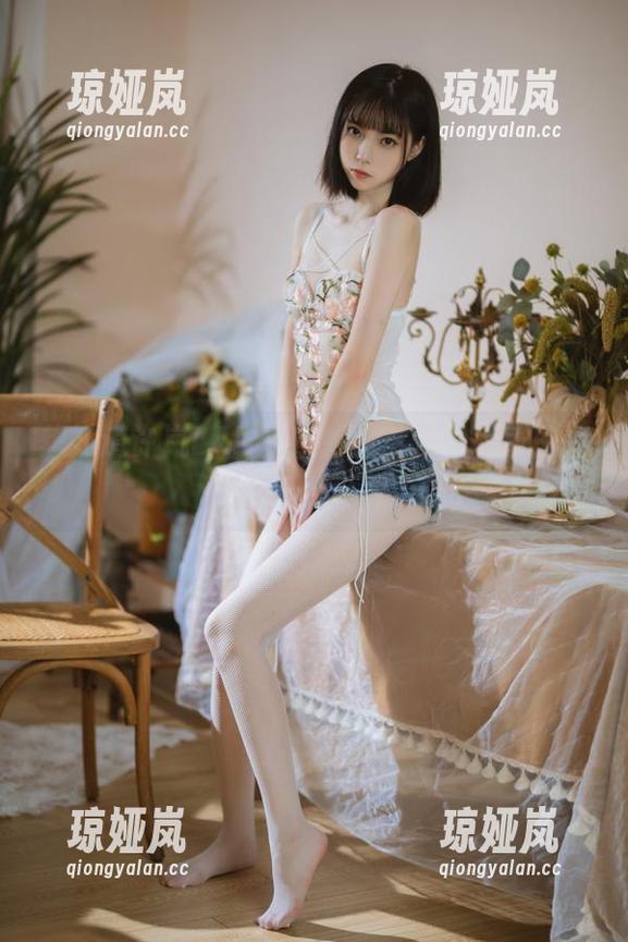 想知道许岚LAN的定制图片里，每张剧情都在说什么吗？