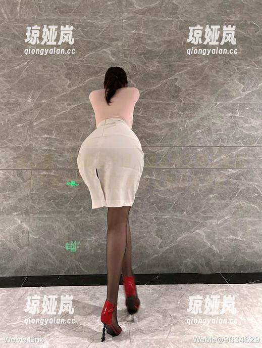 迷人的五姨太 微密圈 - 图册走一遭,迷人的五姨太在彩云下的风情,简直要让人看得乐开花!