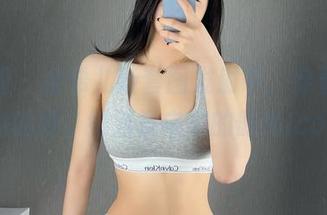 微密圈 – 金希儿新套图发射中，穿着紫色睡袍的她，绝对是宅家的时尚Icon！