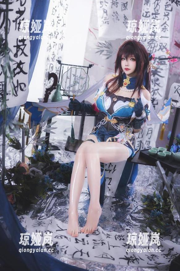 雪晴嘟嘟 看雪晴嘟嘟穿白衬衫,原图是这美好的流转,壁纸好像也不敢大声吼!