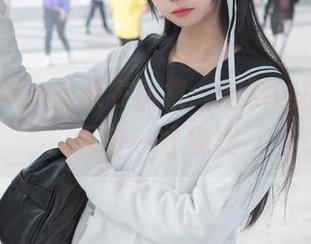 雪琪SAMA的泳衣图集：定制的曲线，挑逗每一寸视线