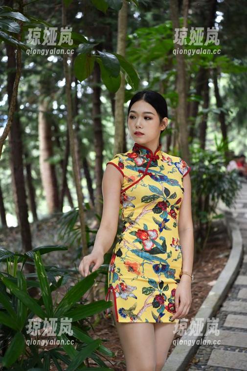 魔镜街拍-婷婷 魔镜街拍 - 轻松惬意的午后,婷婷的高清图册让你感受包臀灰裙的魔力