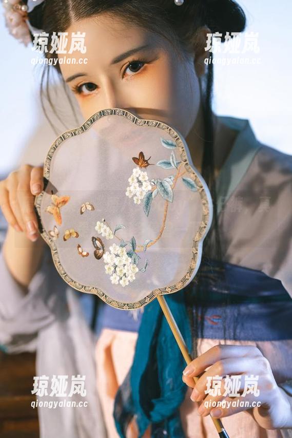 鹿八岁baby 精选图集:“鹿八岁baby”牛仔裤,真是让人想多停留一下!